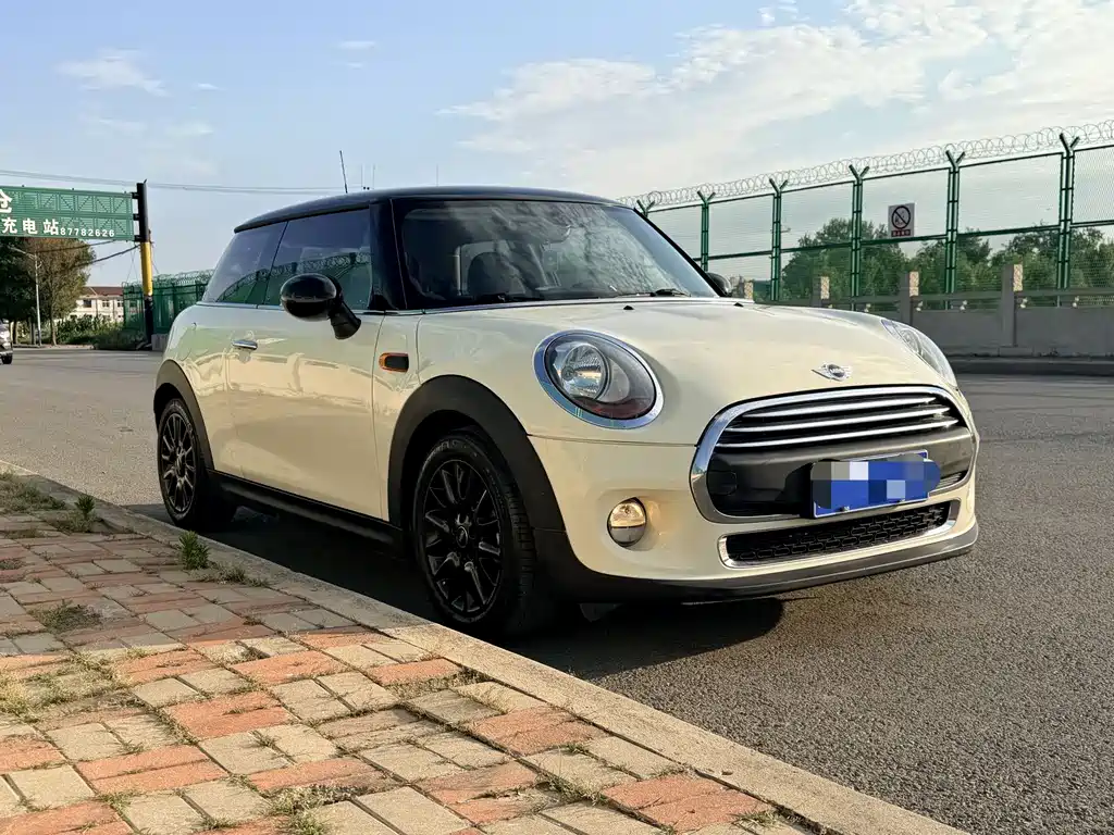 MINI 1.2 T ONE Pioneer