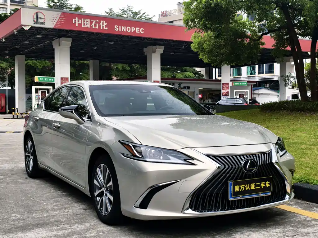 Lexus ES 300 h Outstanding CN-V
