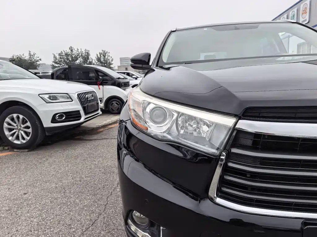 Highlander 2.0 T 4 WD Luxury 7-seat