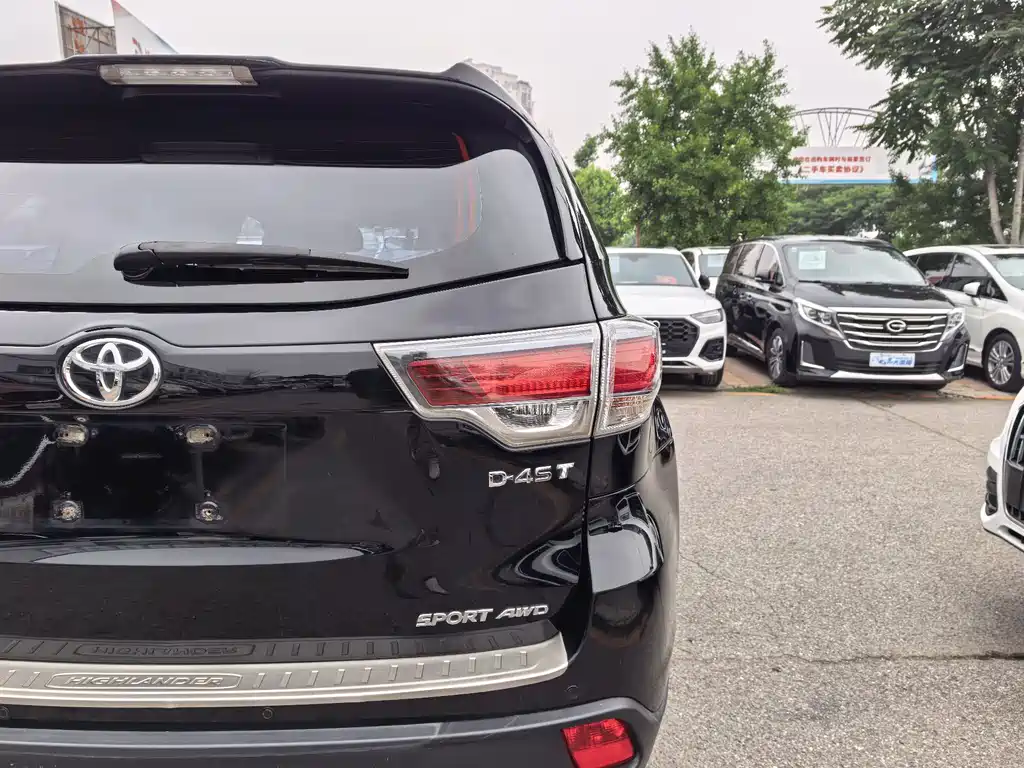 Highlander 2.0 T 4 WD Luxury 7-seat