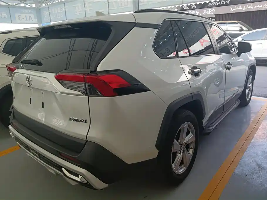 RAV4 2.0 L CVT 2 WD Style
