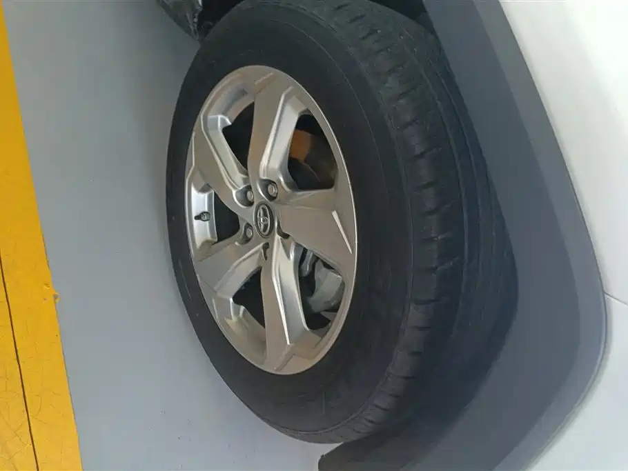 RAV4 2.0 L CVT 2 WD Style