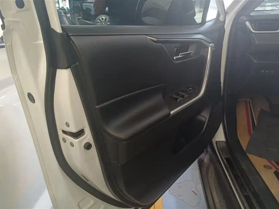 RAV4 2.0 L CVT 2 WD Style