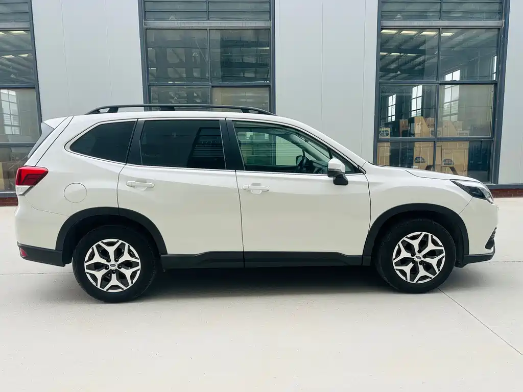 Forester 2.0 i Luxury