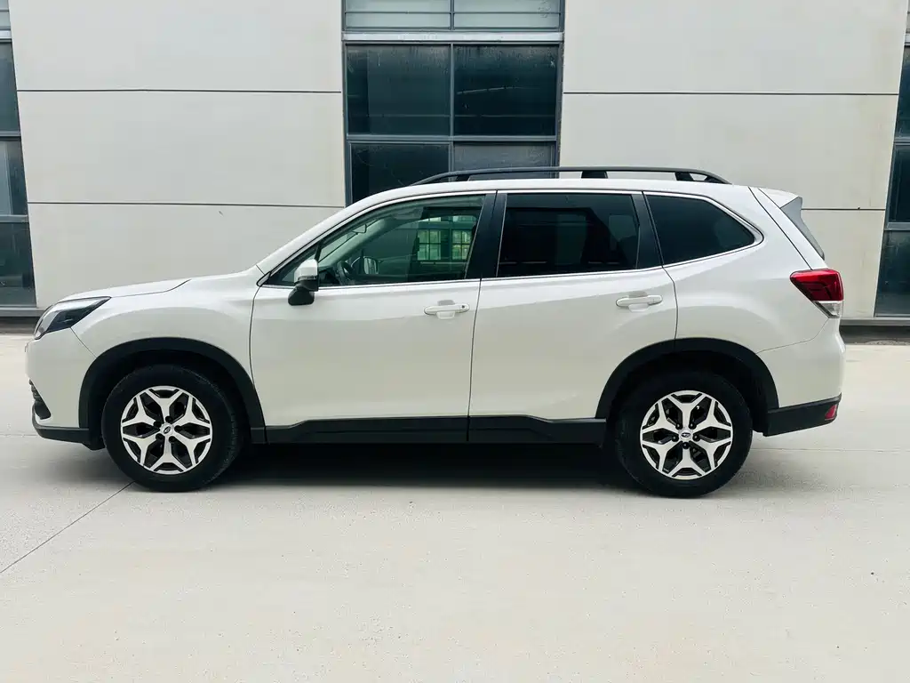 Forester 2.0 i Luxury