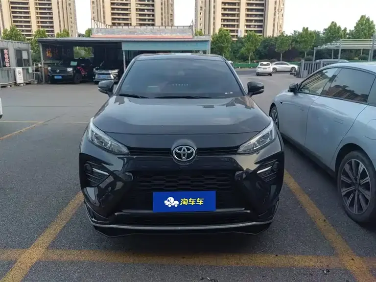 Toyota Wildlander 2.0 L CVT 2 WD Leading