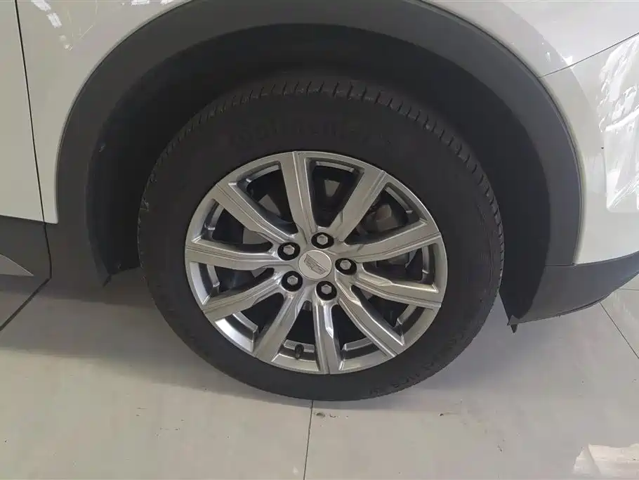 Cadillac XT4 28 T 4 WD Leading
