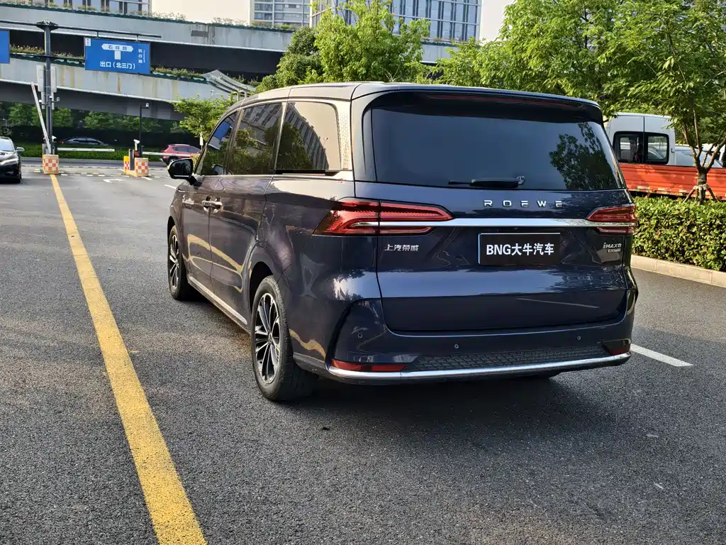 Roewe iMAX8 400 TGI Honored