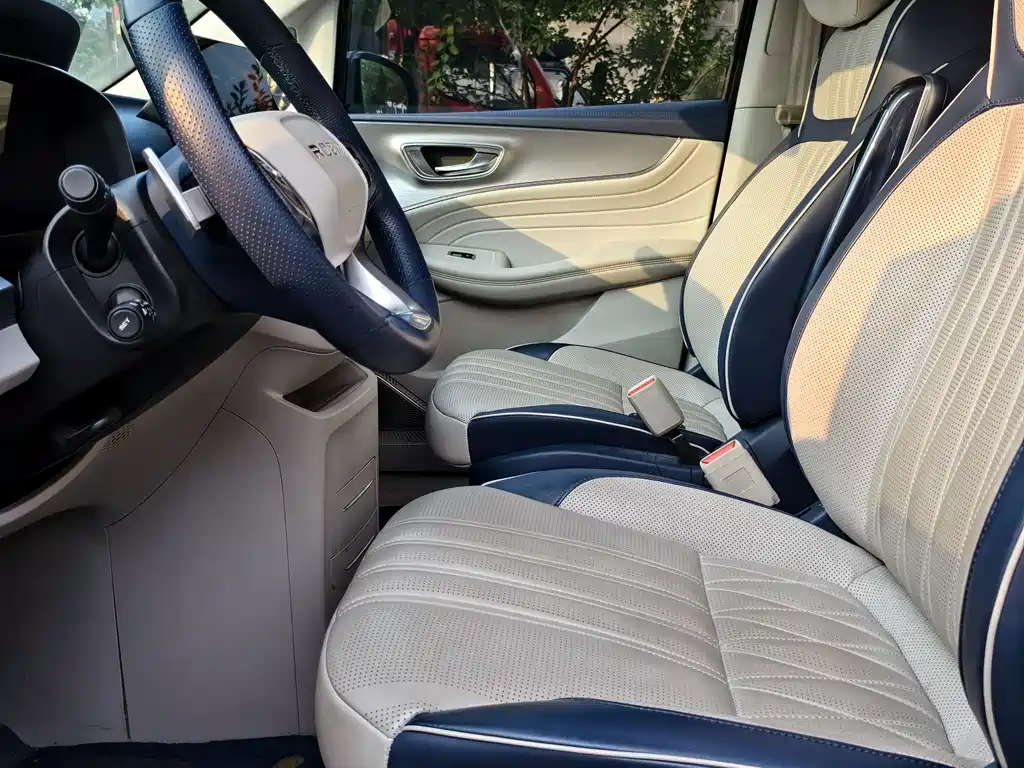 Roewe iMAX8 400 TGI Honored
