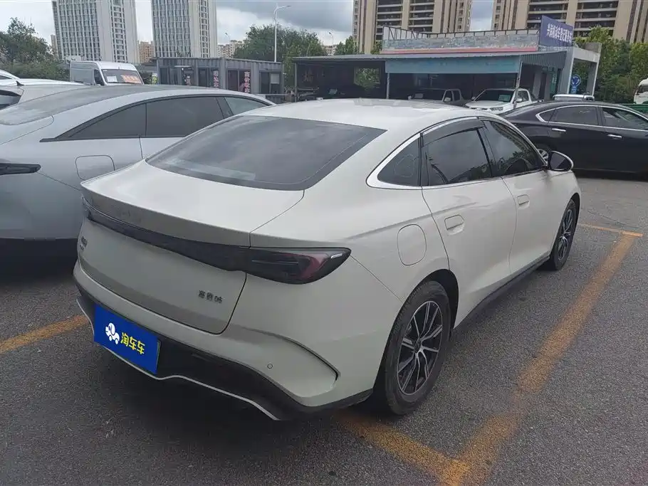 Seal 06 DM-i 80 KM Distinguished
