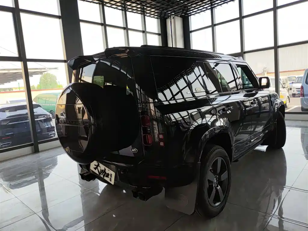 Land Rover Defender 110 3.0 T P400 X-Dynamic HSE