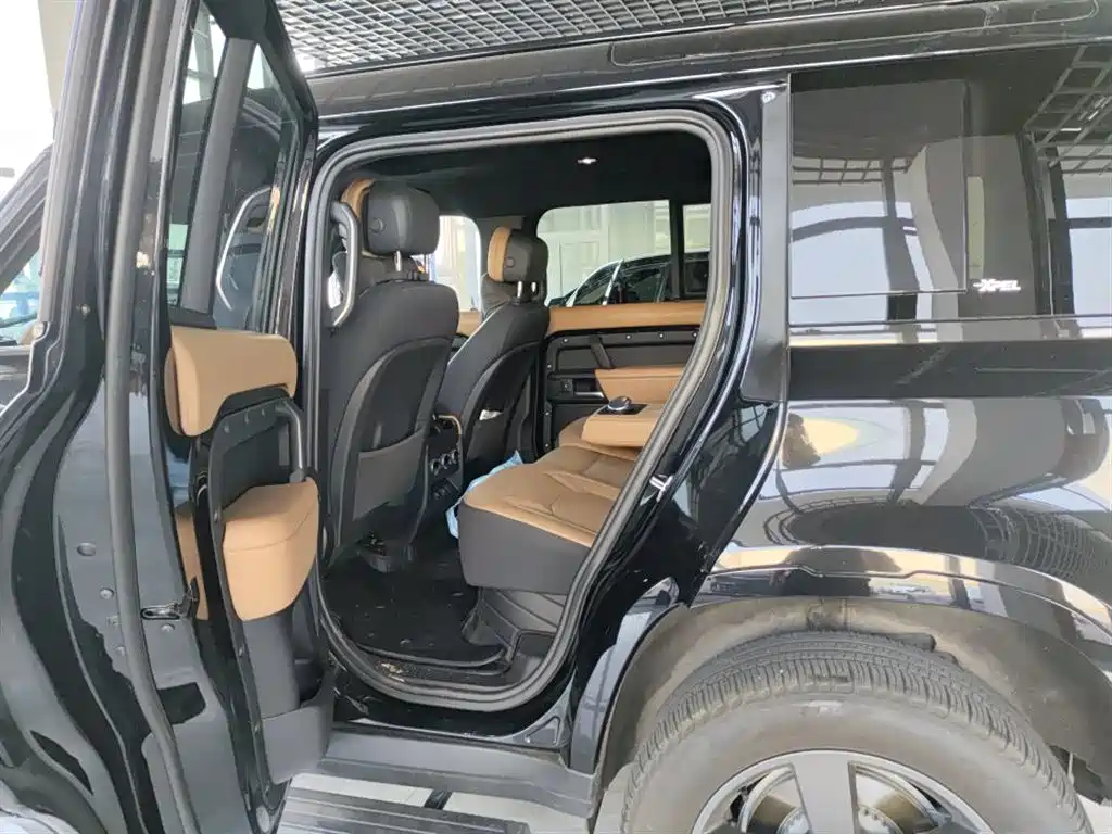 Land Rover Defender 110 3.0 T P400 X-Dynamic HSE