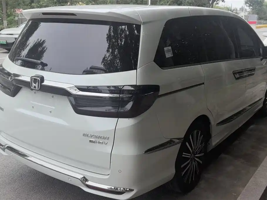 Elysion 2.0 L e:HEV Luxury Early Enjoyment