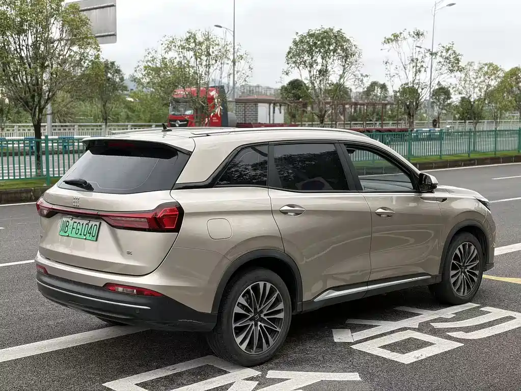 Landian E5 蓝电E5 2023款 1.5 L DE-i 110 KM旗舰型 7座