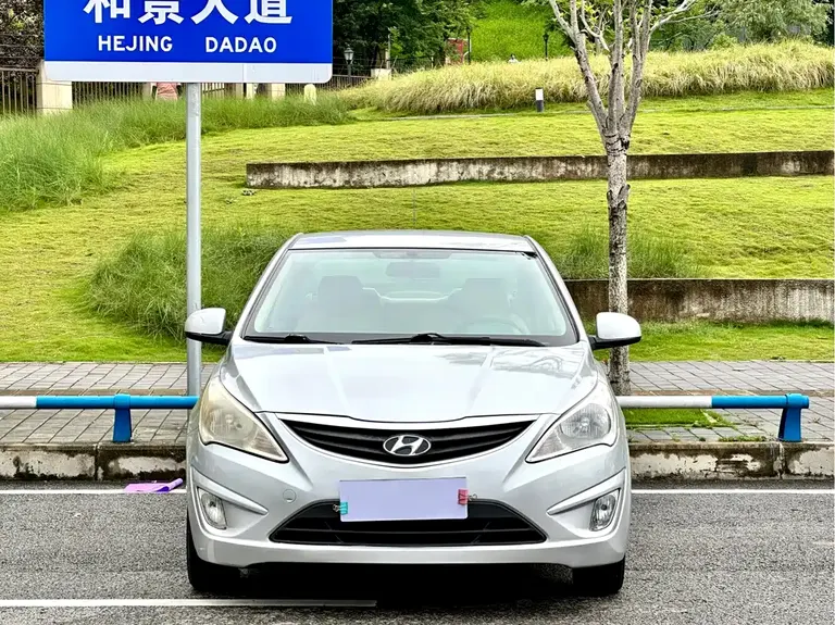 Hyundai Accent 瑞纳 2010款 三厢 1.4 L 手动舒适型GS