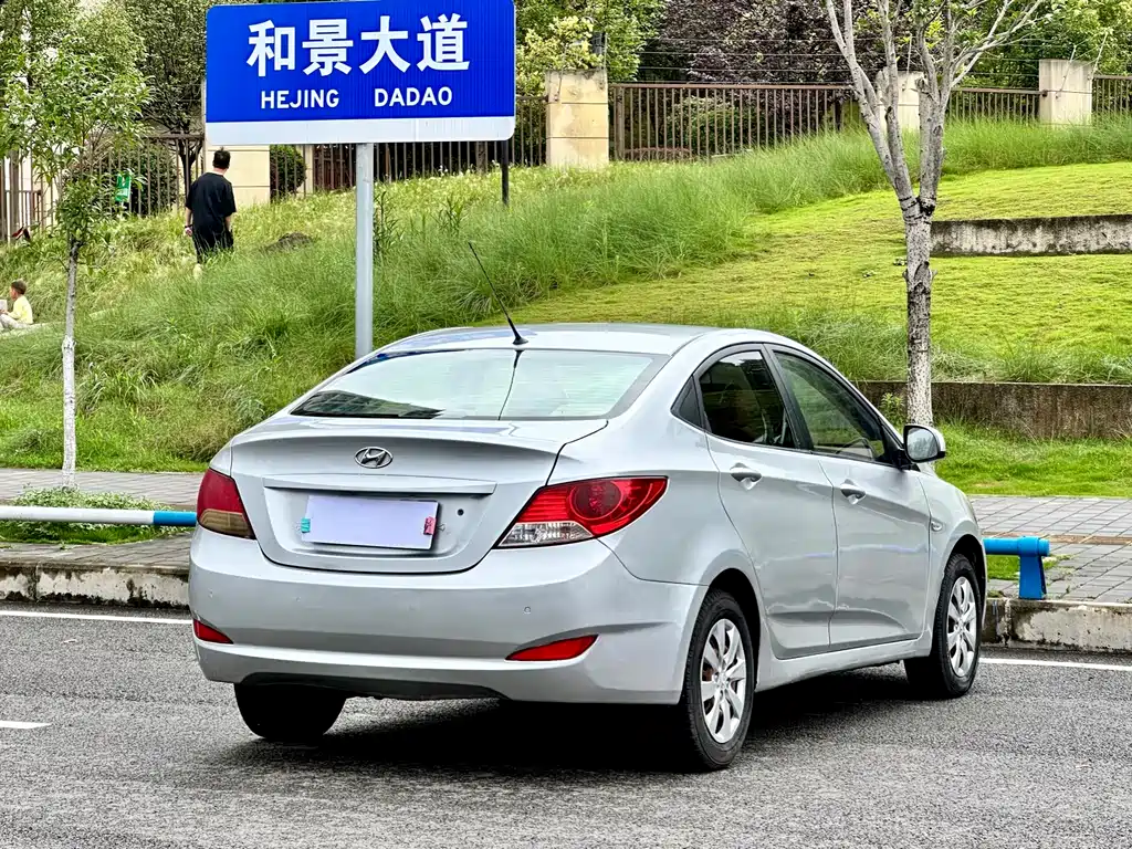 Accent 瑞纳 2010款 三厢 1.4 L 手动舒适型GS