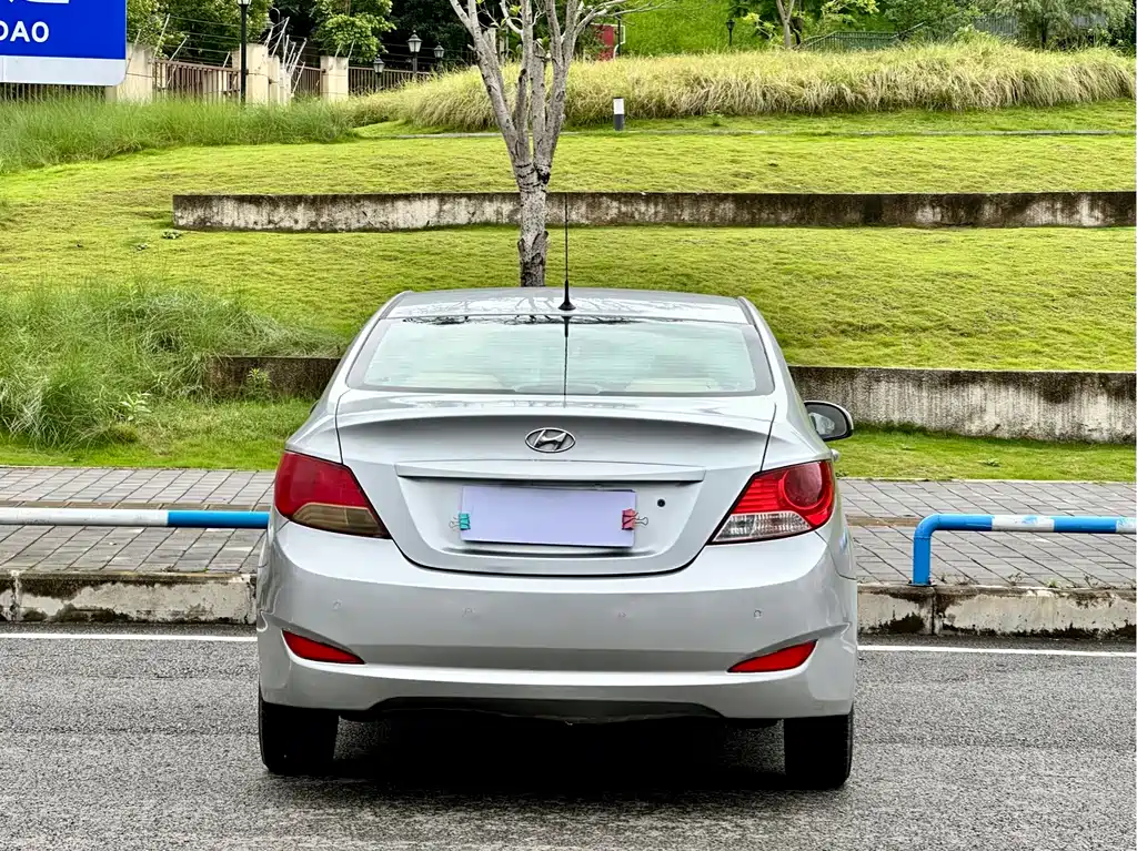 Accent 瑞纳 2010款 三厢 1.4 L 手动舒适型GS