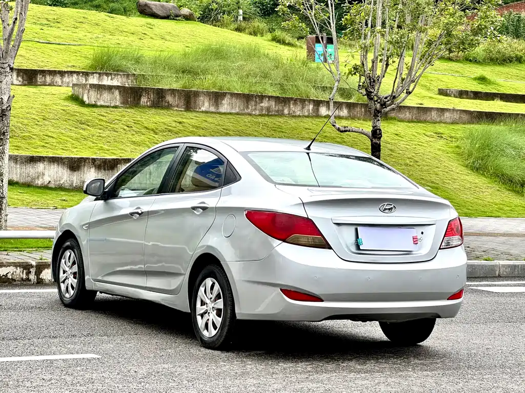 Accent 瑞纳 2010款 三厢 1.4 L 手动舒适型GS