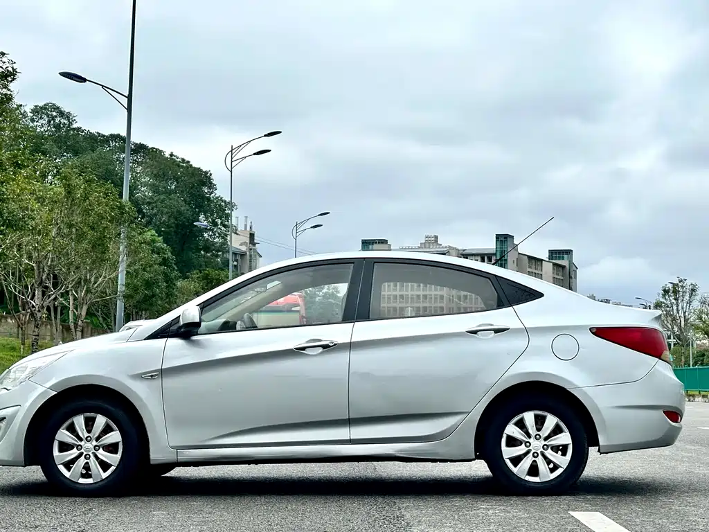 Accent 瑞纳 2010款 三厢 1.4 L 手动舒适型GS