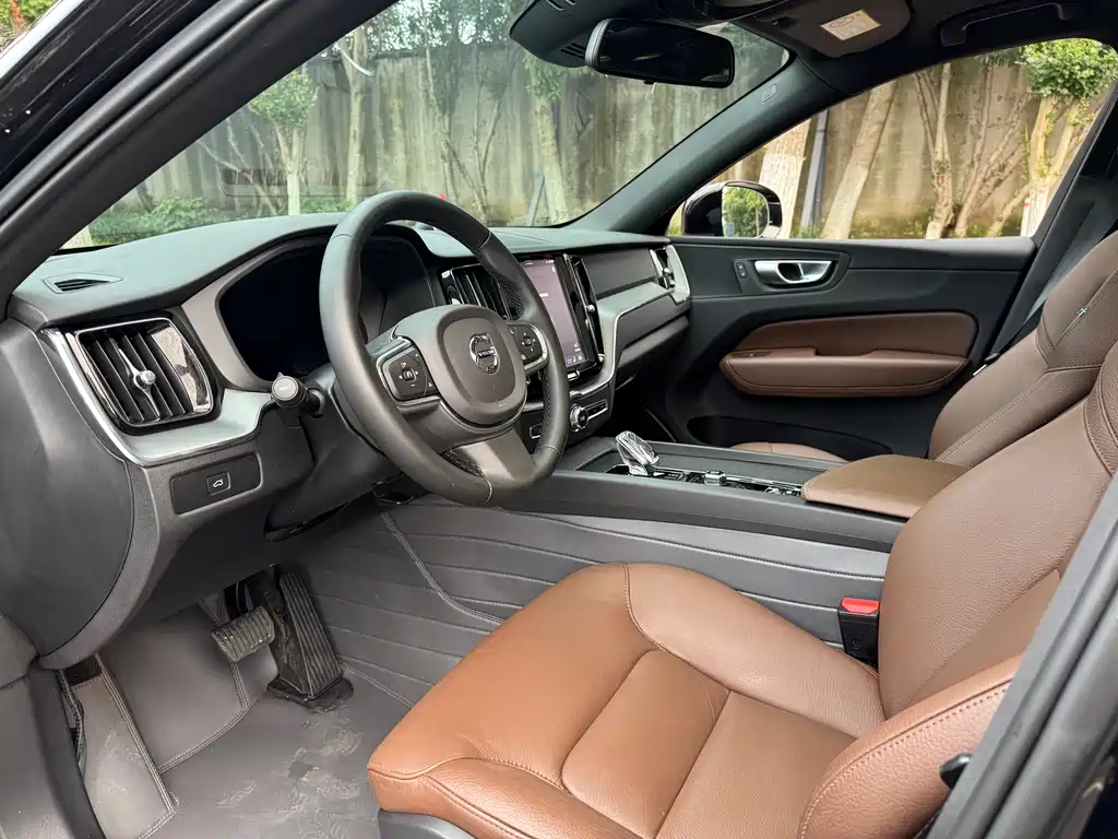 Volvo XC60 B5 4 WD Smart Ease Luxury