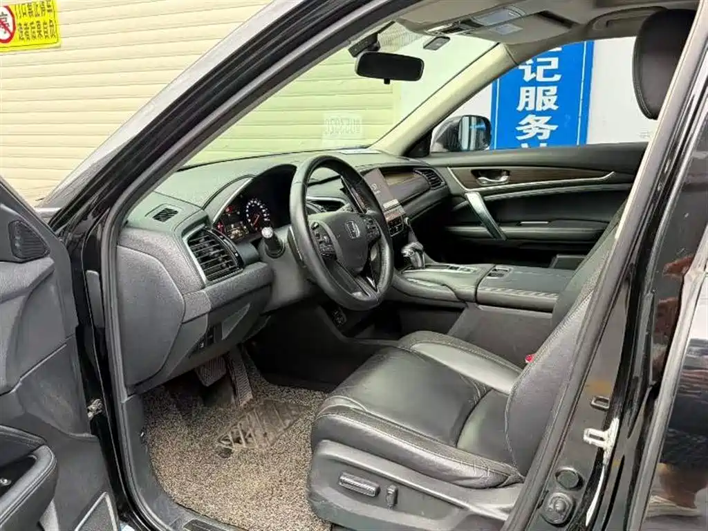 Avancier 240 TURBO 2 WD Luxury