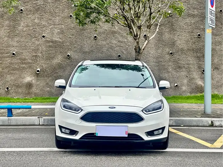 Ford Focus Hatchback EcoBoost 125 Auto Super Style