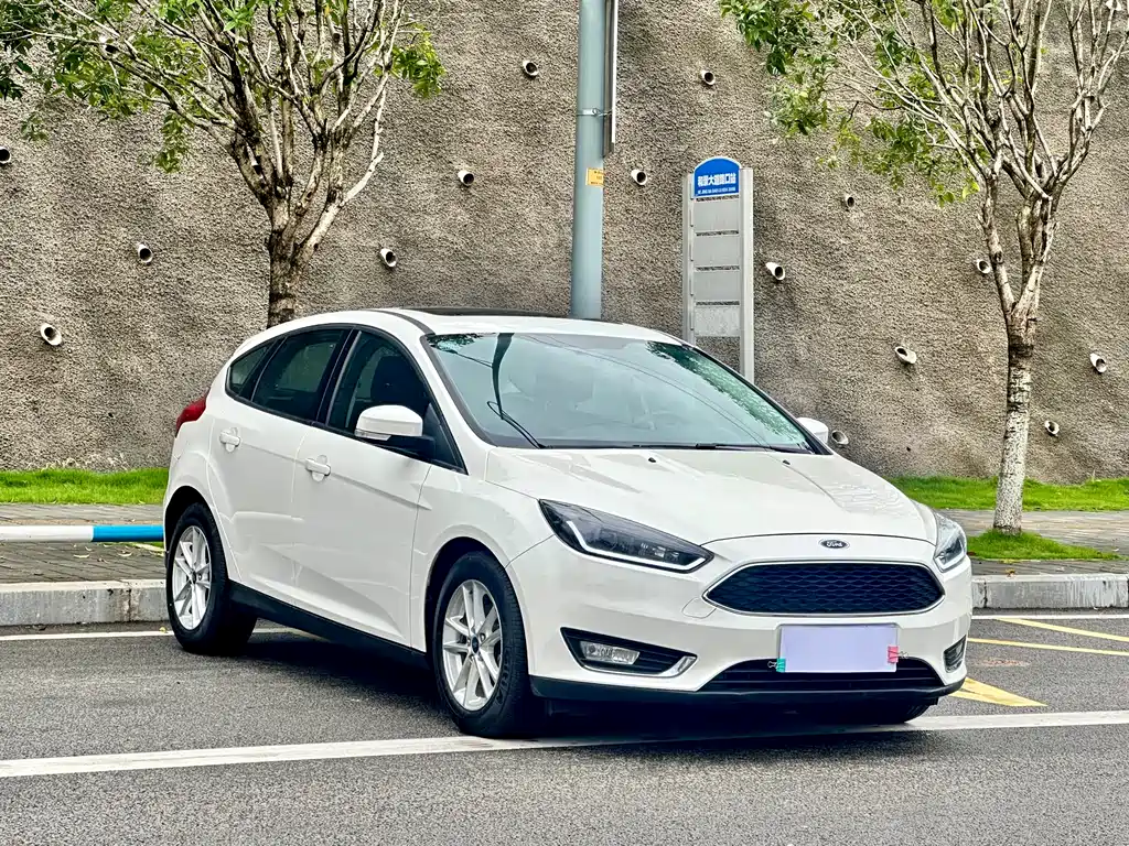 Focus Hatchback EcoBoost 125 Auto Super Style
