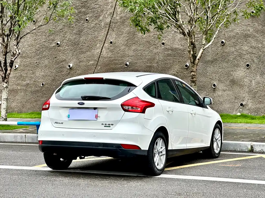 Focus Hatchback EcoBoost 125 Auto Super Style