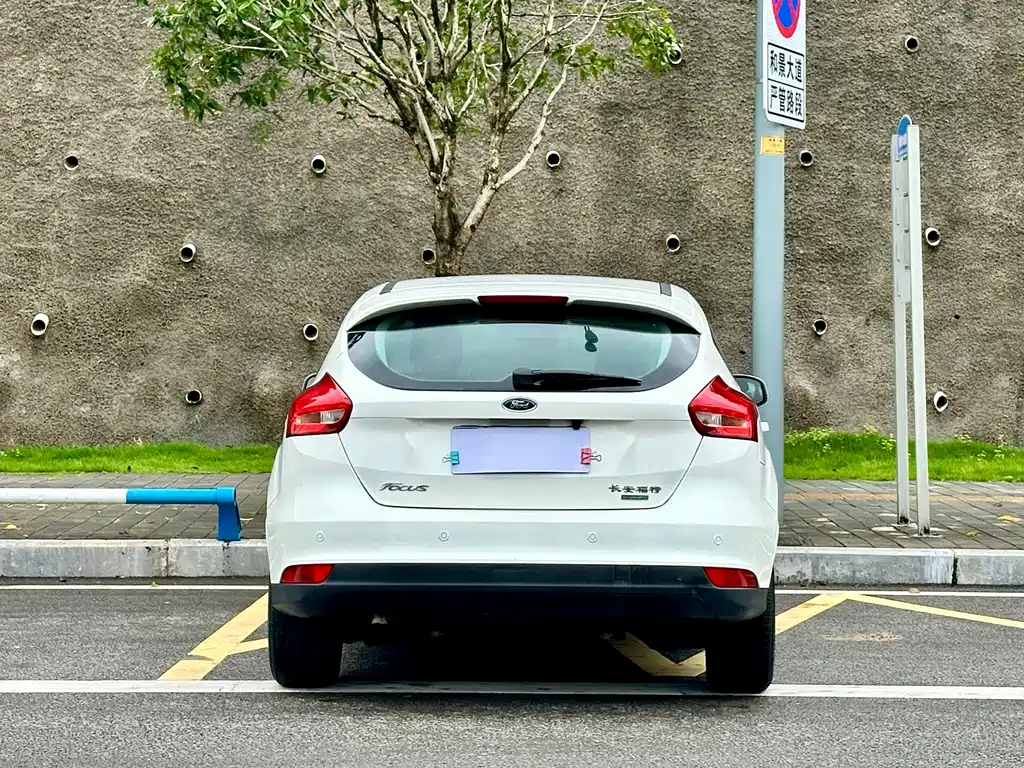 Focus Hatchback EcoBoost 125 Auto Super Style