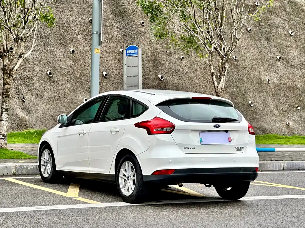 Focus Hatchback EcoBoost 125 Auto Super Style
