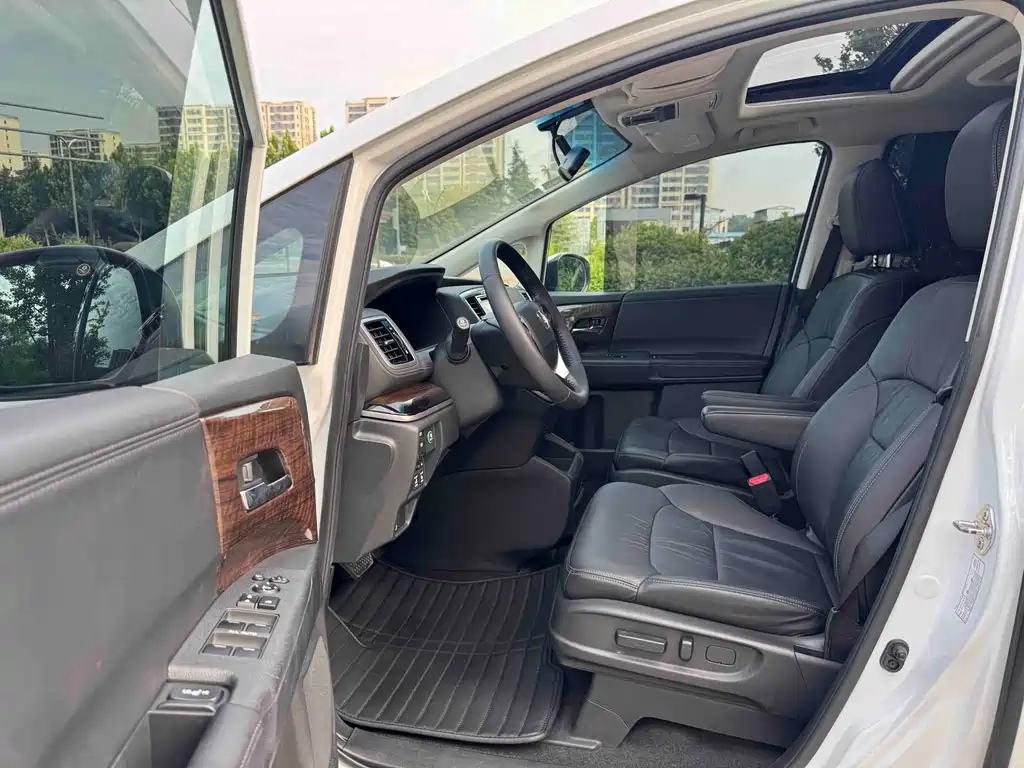 Odyssey Facelift 2.4 L Supreme