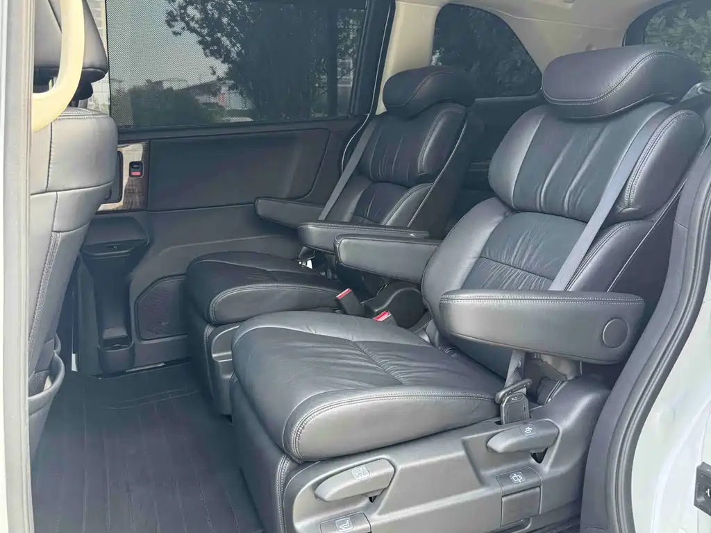 Odyssey Facelift 2.4 L Supreme