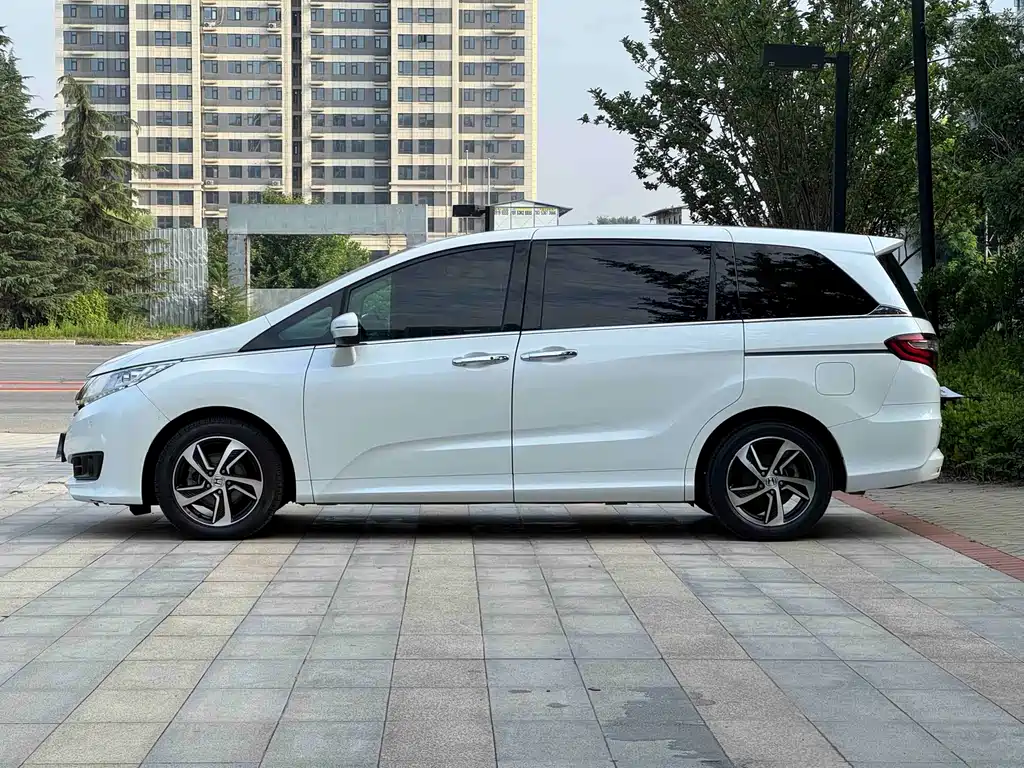 Odyssey Facelift 2.4 L Supreme