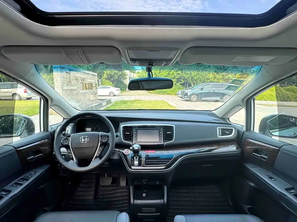 Odyssey Facelift 2.4 L Supreme