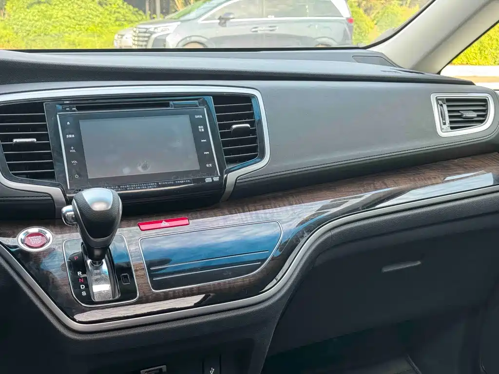 Odyssey Facelift 2.4 L Supreme