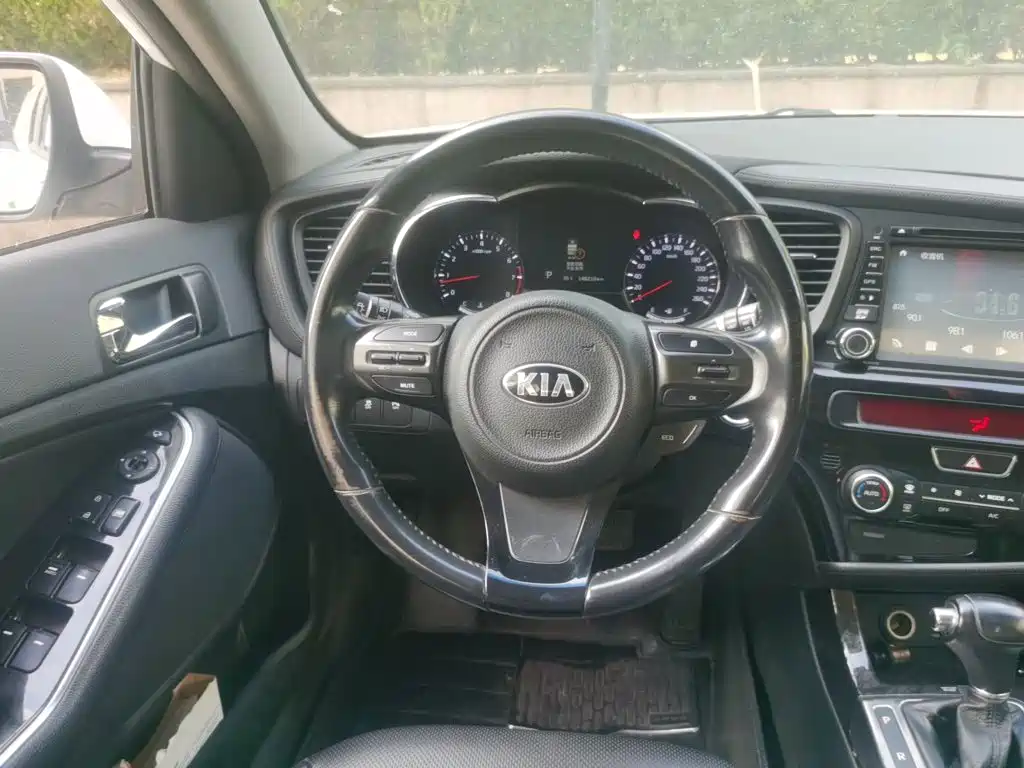 Kia K5 2.0 L Auto Luxury
