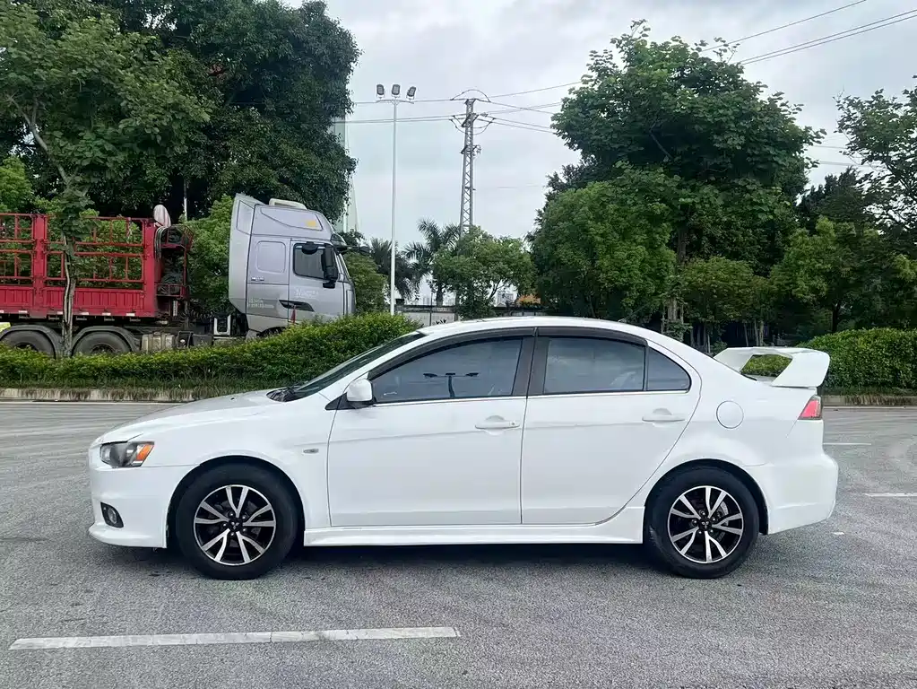 Lancer EX Zhishang 1.8 L CVT Luxury