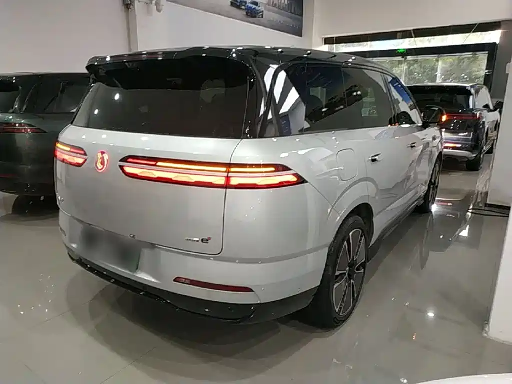 Denza N8 L Flagship