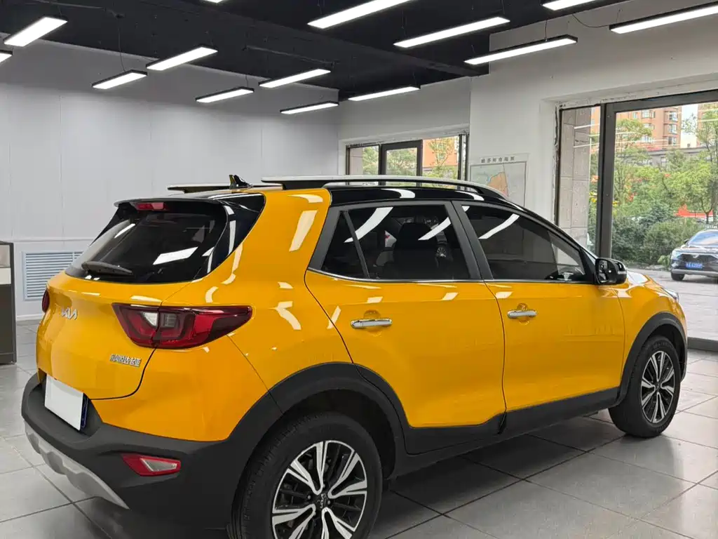 Stonic 1.4 L CVT Fun Enjoyment Sunroof