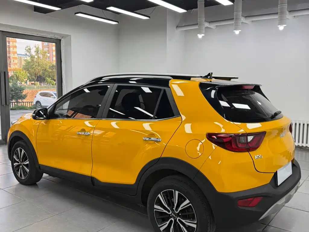 Stonic 1.4 L CVT Fun Enjoyment Sunroof