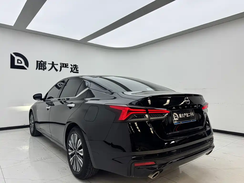 Teana 2.0 L XL-TLS Joy