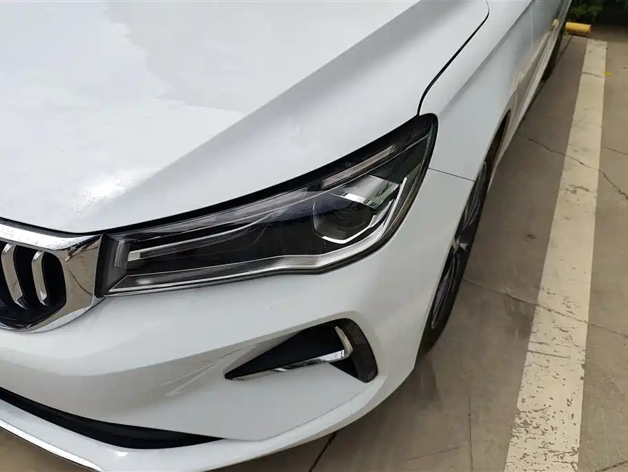 Emgrand 4 th Gen 1.5 L CVT Distinguished