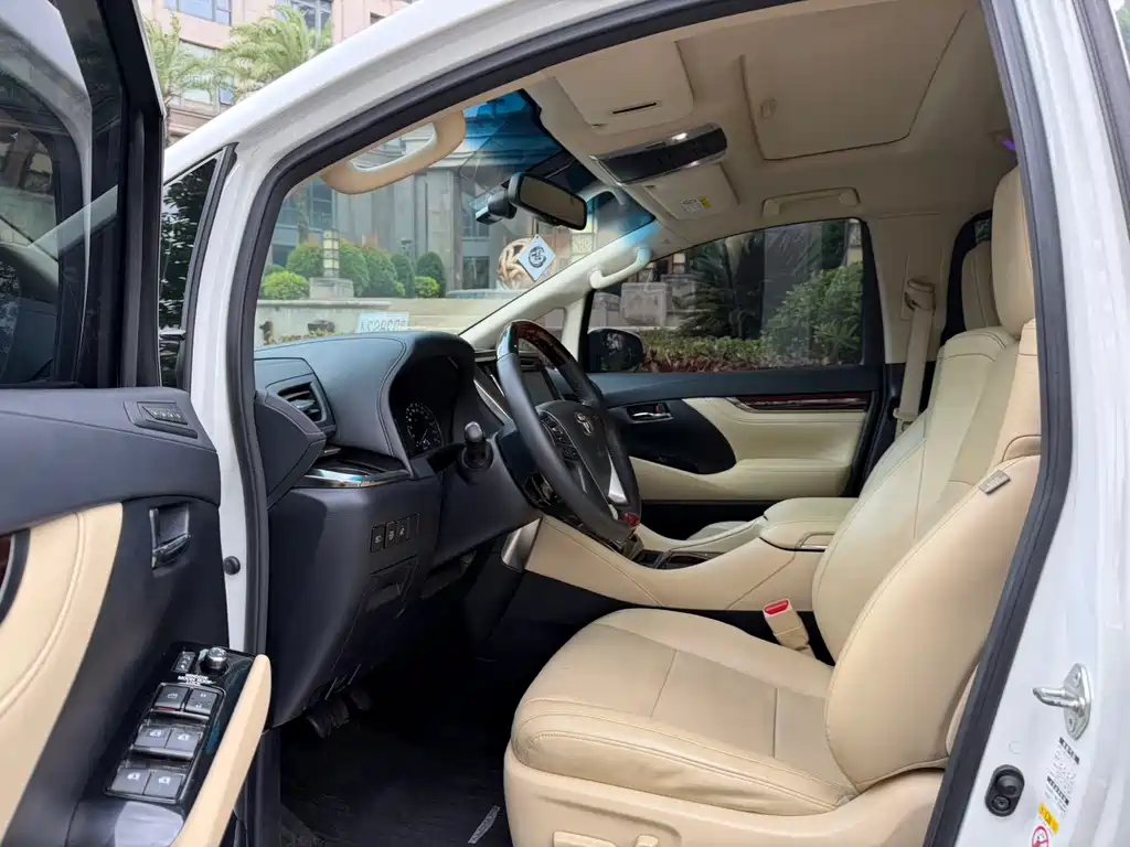 Alphard 3.5 L Luxury