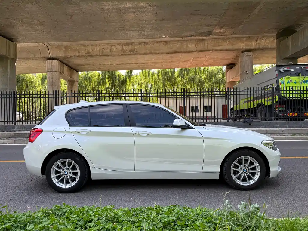 BMW 1 Series (Import) 118 i Leading