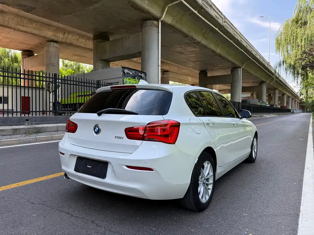 BMW 1 Series (Import) 118 i Leading