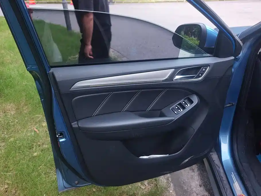 Roewe RX5 NEV eRX5 50 T Hybrid Connected Honor Supreme Flagship