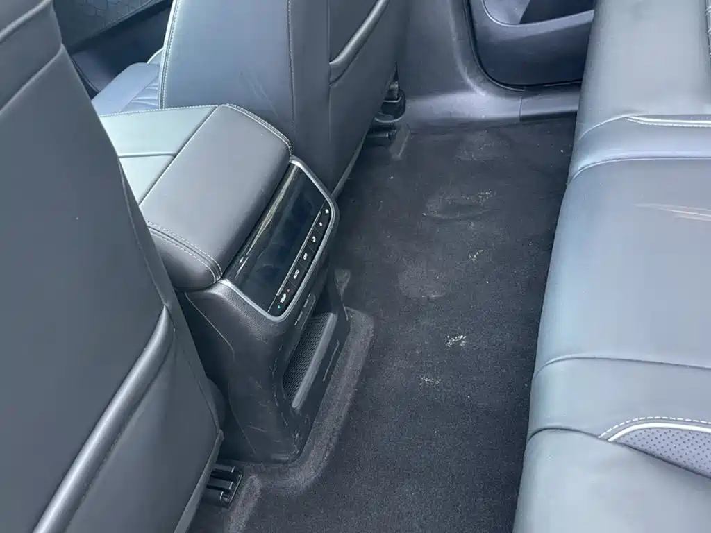GAC Trumpchi GS8 Navigator Series 2.0 TGDI 2 WD Luxury Connected (7-seat)