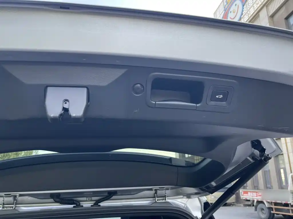 GAC Trumpchi GS8 Navigator Series 2.0 TGDI 2 WD Luxury Connected (7-seat)