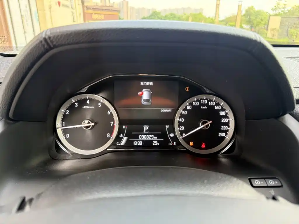 Honda UR-V 370 TURBO 2 WD Distinguished CN-V