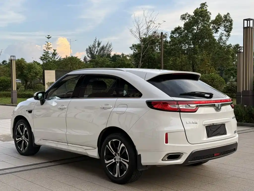 Honda UR-V 370 TURBO 2 WD Distinguished CN-V